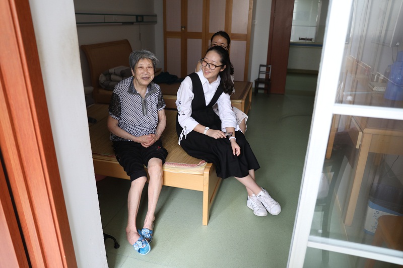 信息学院开展“走近老人,带进信息化”暑期社会实践活动 信息学院开展“走近老人,带进信息化”暑期社会实践活动