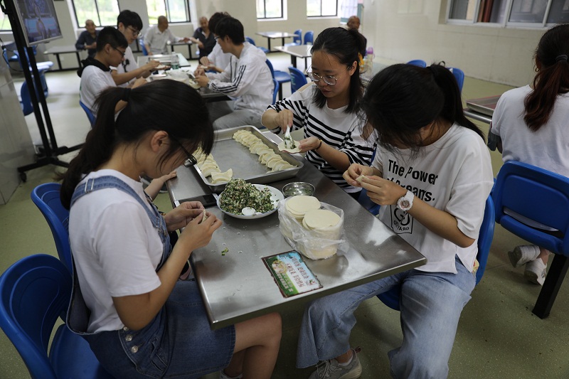 信息学院开展“走近老人,带进信息化”暑期社会实践活动 信息学院开展“走近老人,带进信息化”暑期社会实践活动